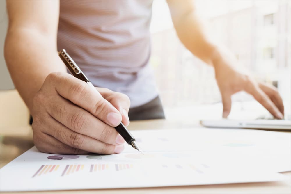 ANÁLISIS ESTRATÉGICO DEL TEXTO Y DE LA FIRMA